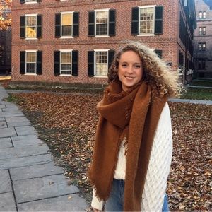 Meet your Posher, Elizabeth